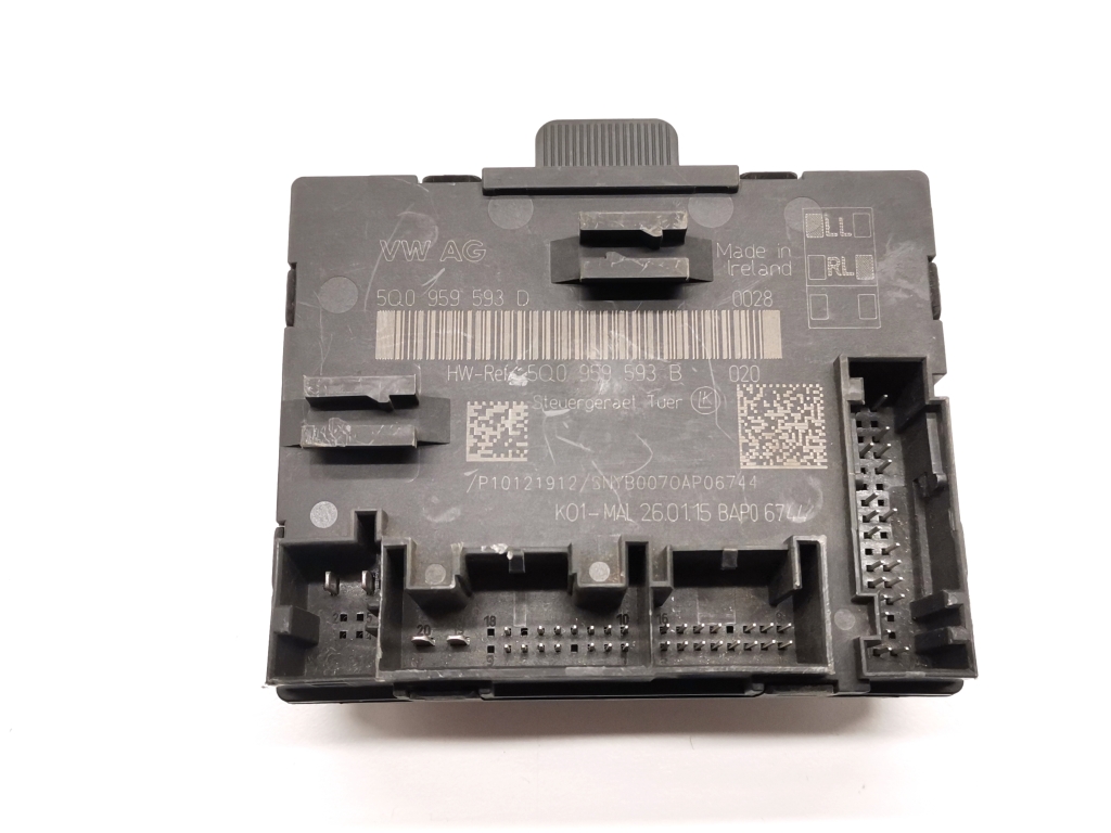 Volkswagen Passat B8 (2014–2023) Priekšējo durvju vadības bloks 5Q0959593B Volkswagen Passat B8 (2014–2023) Priekšējo durvju vadības bloks 5Q0959593B
