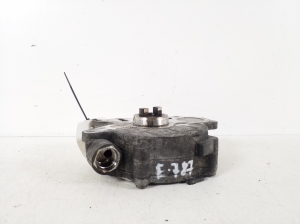 Volkswagen Passat CC CC (2008–2017) Vacuum pump 03L145100F - 2