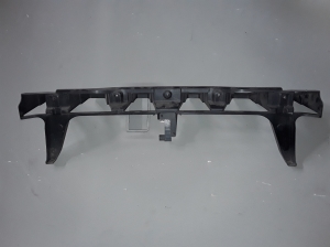  Rear bumper bracket on the rear panel 