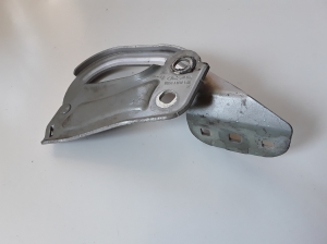  Engine cover hinge 