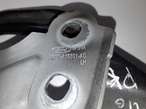  Engine cover hinge 