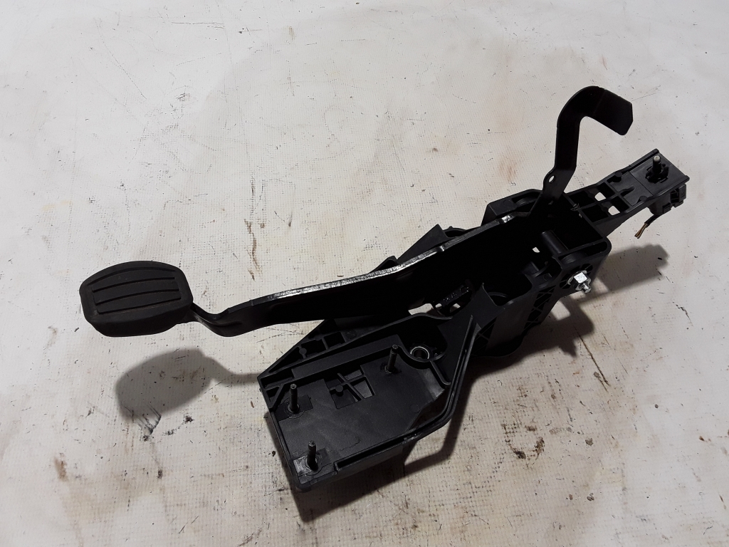 Used Peugeot 3008 Brake pedal 84PA8A0229706
