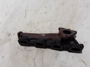  Exhaust manifold 