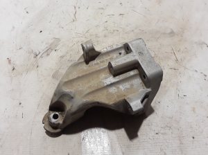  Engine holder 