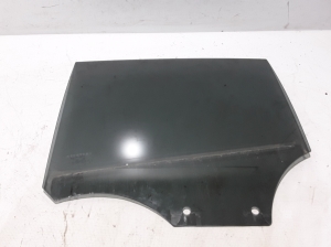 Vitre de porte latérale arrière - 9823170480