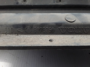 VOLVO V70 II (2000–2007) Karbi välimine ilupaneel 9178761 - 3