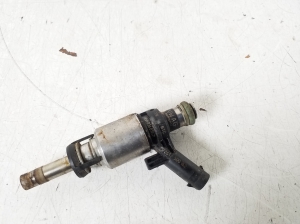  Fuel injector 