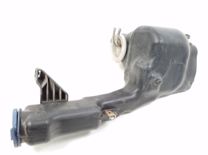  Windscreen washer tank front 