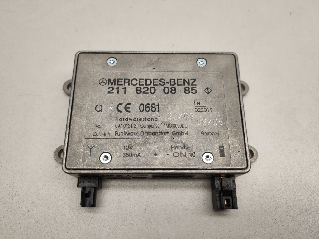 MERCEDES-BENZ CLS-Class C219 (2004-2010) Bootlid Antenna Amplifier A2118200885 21865365