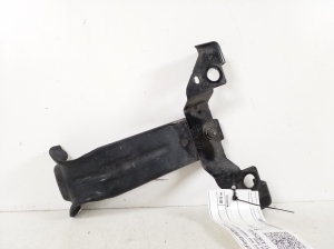 Ford Fiesta VI (2008–2017) Esiraami keskosa lukust allapoole AV11-A16C750-AA - 2