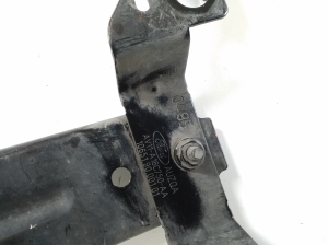 Ford Fiesta VI (2008–2017) Esiraami keskosa lukust allapoole AV11-A16C750-AA - 3