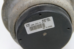 Volkswagen Touareg I (2002–2010) Motora spilvens 7L6199131C - 2