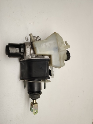  Master cylinder 