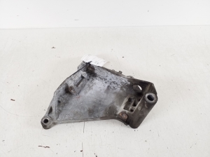 Volkswagen Transporter T5 (2003–2015) Lichtmaschinenhalter 070903143C - 3