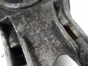  Engine holder 