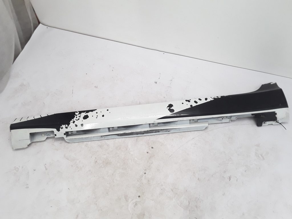 VOLVO V40 2 generation (2012-2020) Couvercle de jupe latérale en plastique côté gauche 31265846 21077573