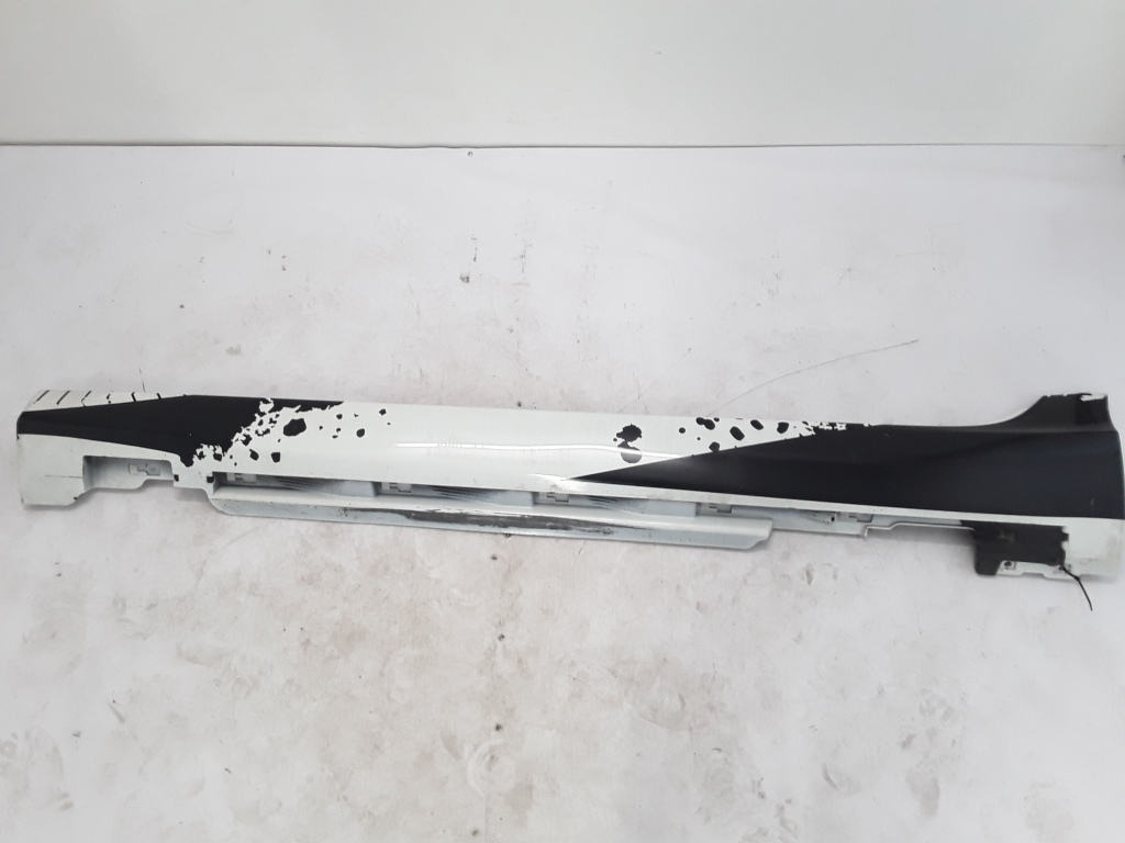 VOLVO V40 2 generation (2012-2020) Couvercle de jupe latérale en plastique côté gauche 31265846 21077573