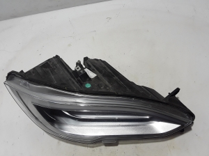 Tesla Model S S (2012–2026) Scheinwerfer vorne 105817000 - 2
