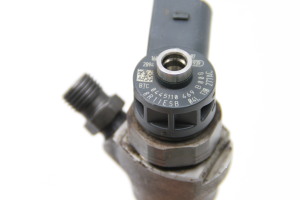  Fuel injector 