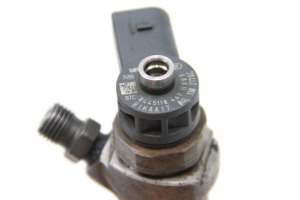  Fuel injector 