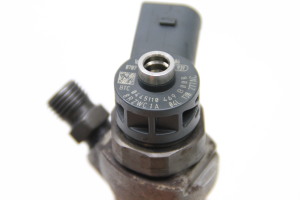  Fuel injector 