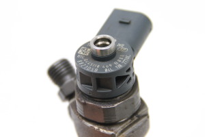  Fuel injector 