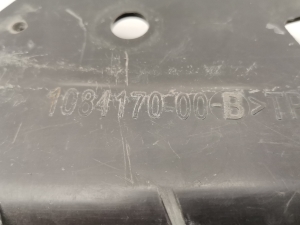 Tesla Model 3 3 (2016–2024) Esikaitseraua kinnitus 1084170-00-B - 3
