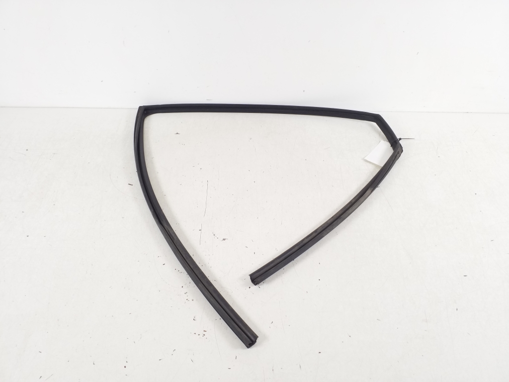 TOYOTA Prius W30/35 (2009–2015) Tagumise külgukse muu osa TOYOTA Prius W30/35 (2009–2015) Tagumise külgukse muu osa