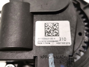 Tesla Model 3 3 (2016–2024) Stellmotor Heizungsklappe 1500623-00-A - 4