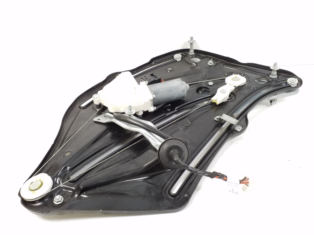 Mercedes Benz E-Class W207 (2009–2017) Rear fork windscreen lifter A2076701103 Mercedes Benz E-Class W207 (2009–2017) Rear fork windscreen lifter A2076701103