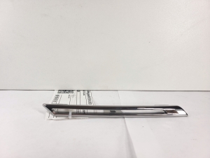 Front grille and its parts - 623865723R