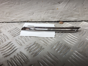 Front grille and its parts - 623877564R