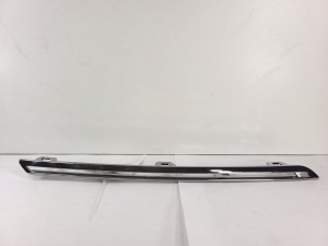 Front grille and its parts - 623836495R
