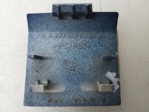 Mercedes Benz C-Class 203 (2000–2007) Esikaitseraua pukseerimiskonksu kate A2038850026 - 2