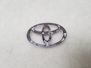 TOYOTA Avensis T25 (2003–2008) Emblem 3579T - 3