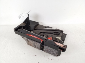 Mercedes Benz C-Class 203 (2000–2007) Trunk tool tray and its parts A2038900061 - 3