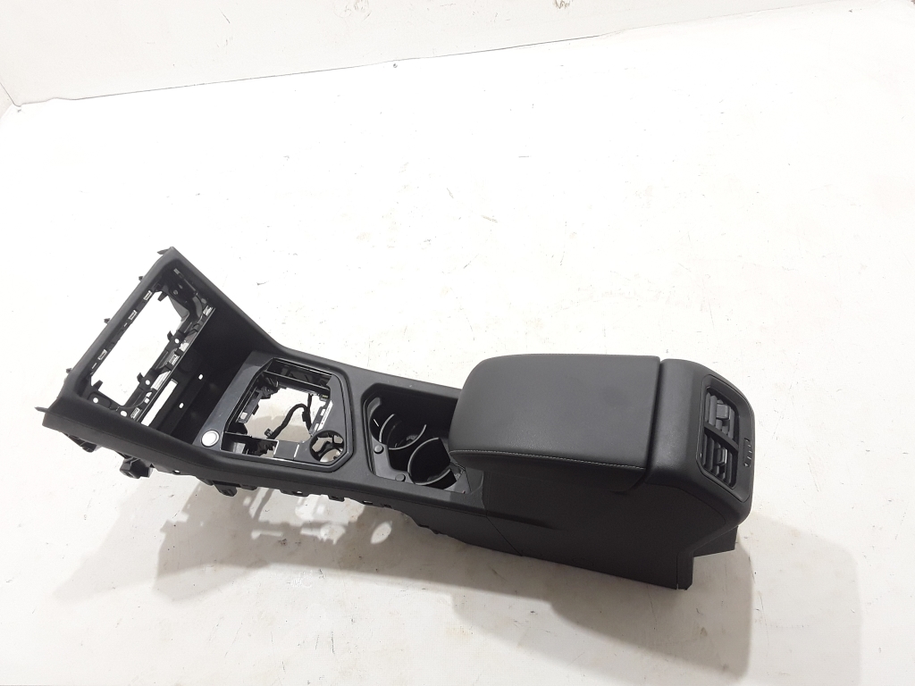 VOLKSWAGEN Tiguan 2 generation (2016-2024) Armrest 5NB863241E 21064883