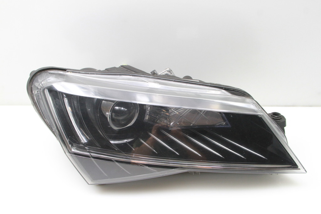 SKODA Superb 3 generation (2015-2023) Front Right Headlight 3V2941016A 25107824