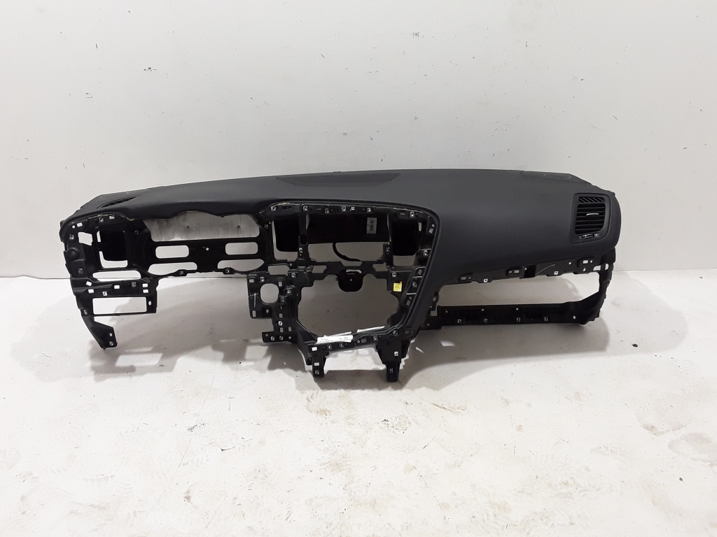 Kia Optima (2010–2015) Armaturenbrett 847112T200VA Kia Optima (2010–2015) Armaturenbrett 847112T200VA