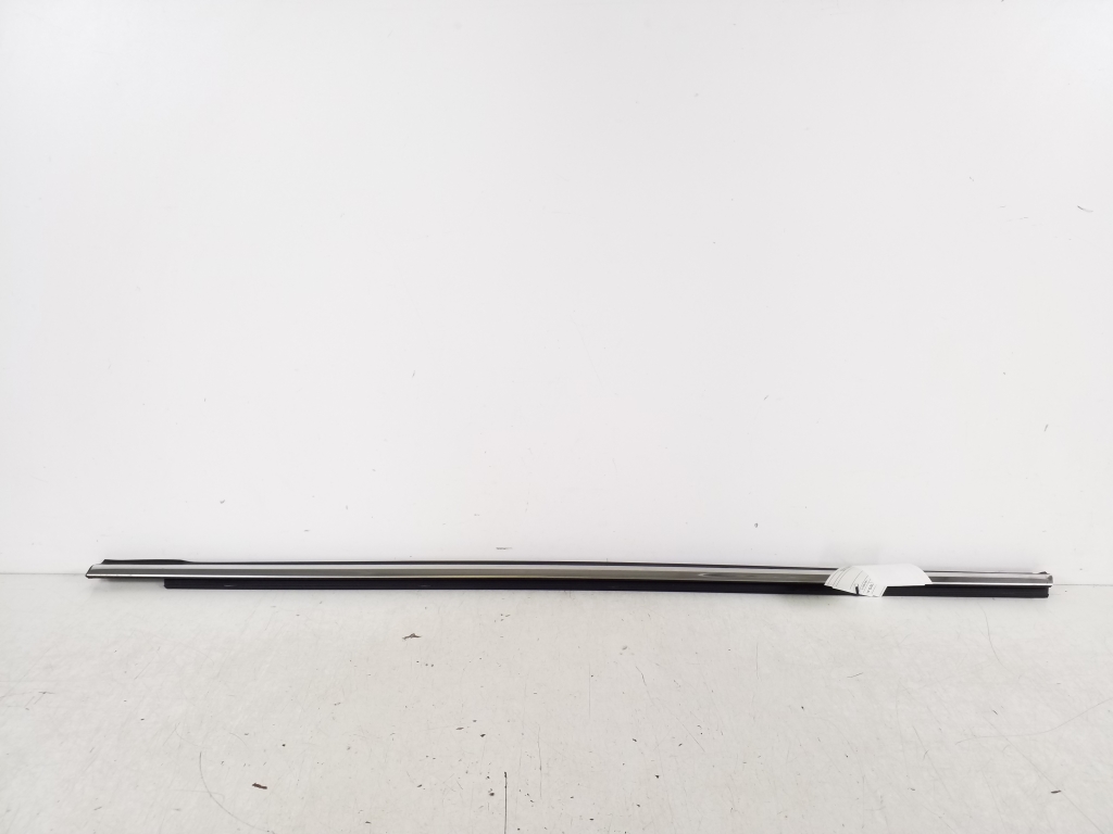 Kia Sportage (2010–2016) Rear side door molding
