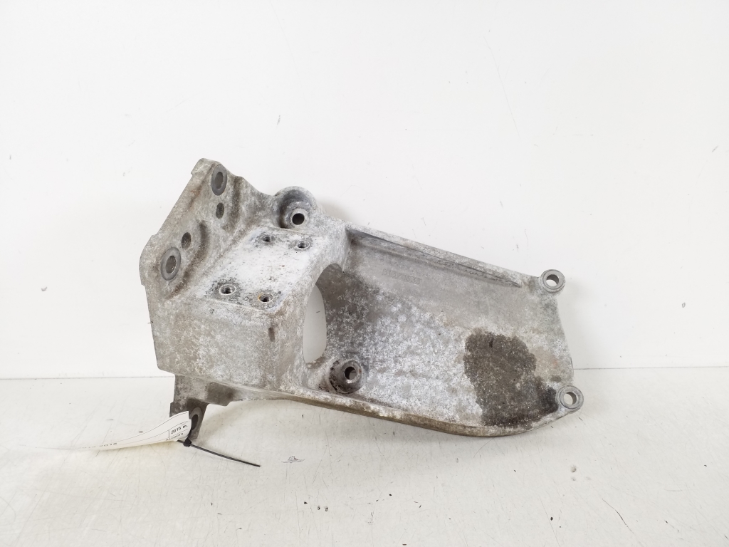 VOLVO V60 1 generation (2010-2020) Engine Bracket Right Side 31370633 20201495