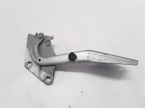   Engine cover hinge 