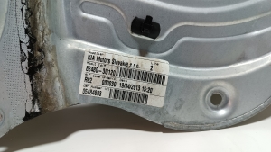 Kia Sportage (2010–2016) Priekšējo durvju logu pacēlājs un tā daļas 824803U120 - 5