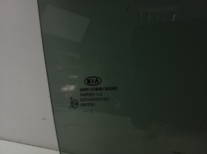 Kia Sportage (2010–2016) Rear side door glass - 2