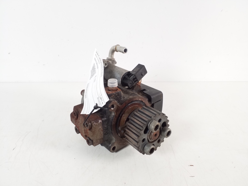 Used Volkswagen Caddy Fuel pump 03L130755E