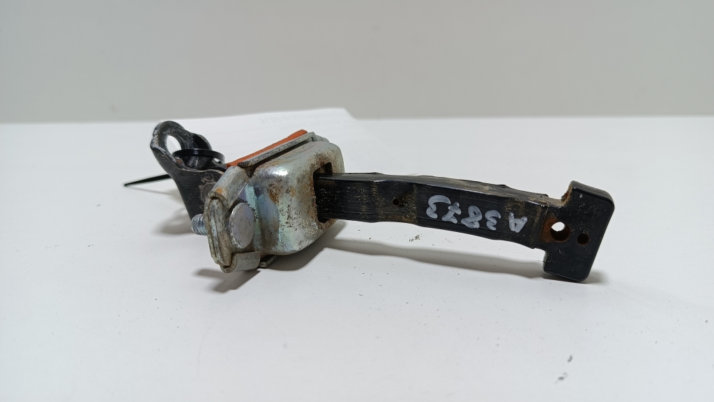 Kia Sportage (2010–2016) Rear side door opening limiter