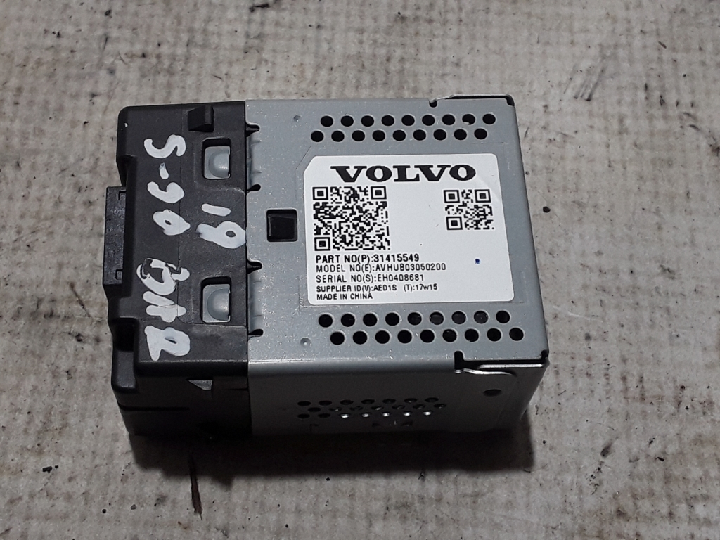 VOLVO S90 2 generation (2016-2023) Connecteurs supplémentaires pour lecteur de musique 31415549 21066909