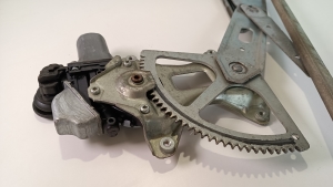 TOYOTA Prius W30/35 (2009–2015) Priekšējo durvju logu pacēlājs un tā daļas 8572030340 - 5