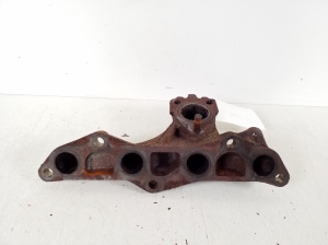  Exhaust manifold 