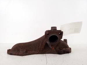  Exhaust manifold 